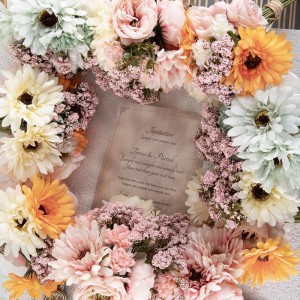 MW83115 Venta caliente ramo de flores artificiales tela Ranunculus Gerbera para decoración de boda de jardín