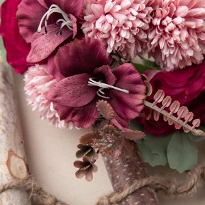 DY1-3281 Umelá kvetinová kytica Ranunculus Hot predajná svadobná dekorácia