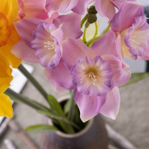 CL77526 פרחים מלאכותיים נרקיסים פופולריים לעיצוב חתונה בגינה