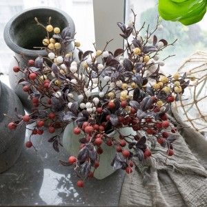 CL11001 Popular Artificial Foam White Nice Color Berry Spray For Christmas Decoration New Year Arrangement Around Window Style