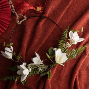 CF01018 Corona de flores artificiales Magnolia Helecho Crisantemo salvaje Venta caliente Decoración de boda