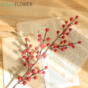 MW36892 Christmas Flowers Artificial Red Christmas Berry Five Branch Holly Fruit for Home Decoration