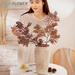 MW82106 Изкуствено цветно растение с едно дълго стъбло, борови листа, плодове, търговия на едро с декоративни цветя и растения
