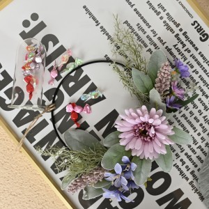CF01096 Künstlicher Blumenkranz Gerbera Wilde Chrysantheme Freesie Heißer Verkauf Hochzeitszubehör