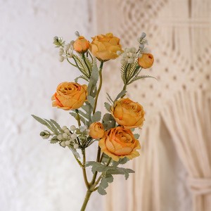 MW83112 Жешка продажба на нов дизајн Вештачка роза на ранукулус со четири цветни глави Три цветни пупки Road Lotus Branch Вештачка роза свадба