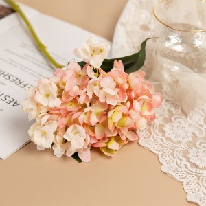 MW52666 Hurtownia jedwabnych hortensji ślubnych ze sztucznymi kwiatami jako dekoracja aranżacji prezentów