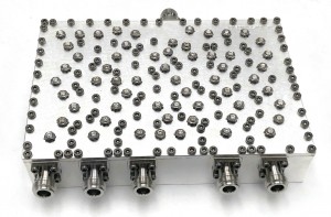 5 Ways Cavity Combiner NF konektor 824-2570MHz Niski gubitak pri umetanju Mala zapremina JX-CC5-824M2570M-90N