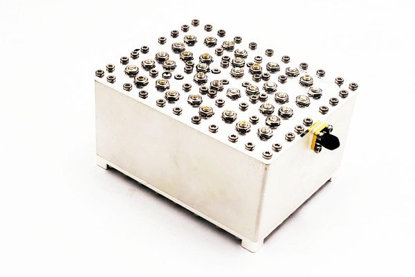 Combinator de cavitati cu 5 porturi care functioneaza de la 832-2570MHz JX-CC5-832M2570M-45S1