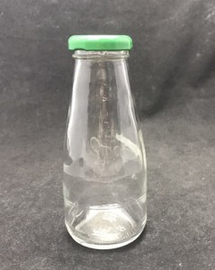 מפעל 500ml לרוקן בקבוקי מיץ זכוכית שקוף בקבוק משקה מיץ זכוכית עם מכסה