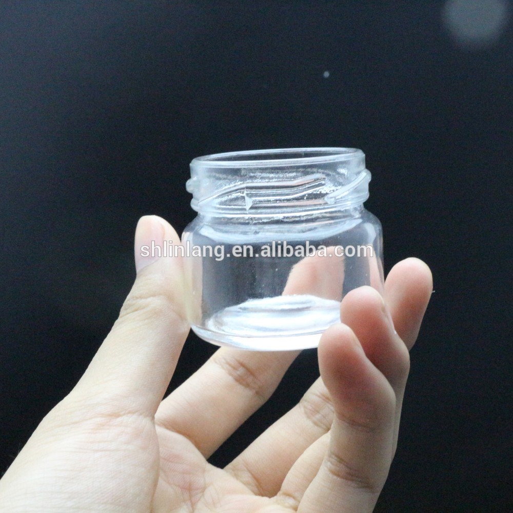 Malgrandaj Malplena 45ml Mini Glass Jars kun Oro palpebroj Geedziĝo Favoroj