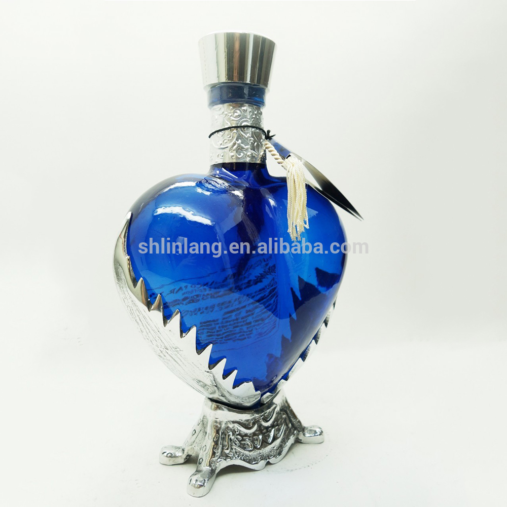 Shanghai Linlang customized Luxury heart shape tequila blue bottle tequila glass bottle
