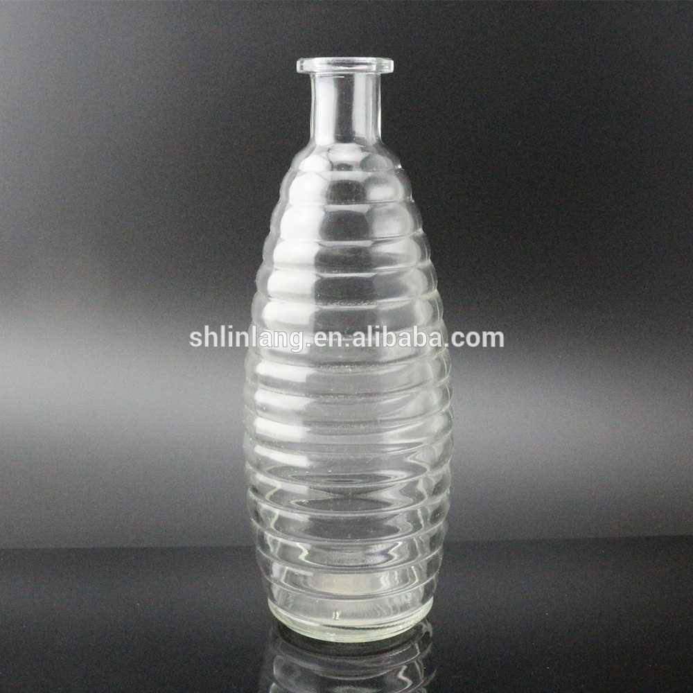 Cheap screw thread surface glass vase for house decoration