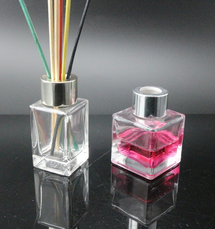 diffuser glass bottle with sticks