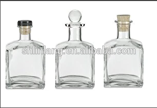 https://cdnus.globalso.com/chglassware/HTB1inKTeQvoK1RjSZFN763xMVXak7oz-square-frosted-glass-bottle-with-natural.png
