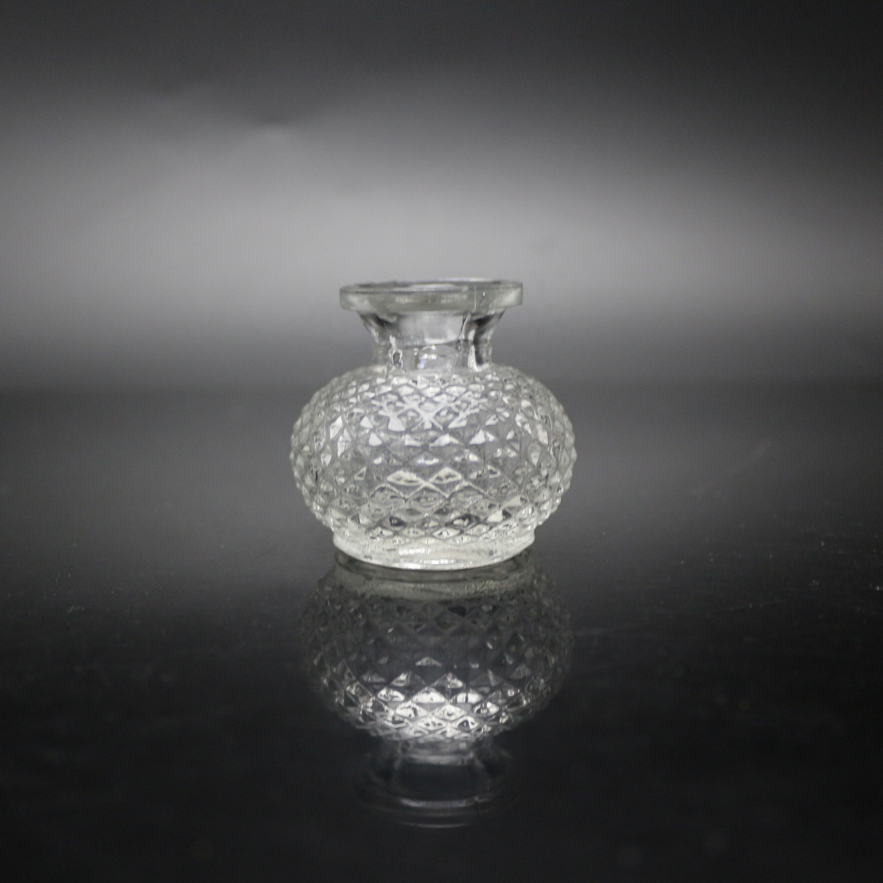 Factory wholesale Alcohol Denat Parfum Sprayer Bottle - Home air freshener bottle glass diffuser bottle 30ml embossing – Linlang