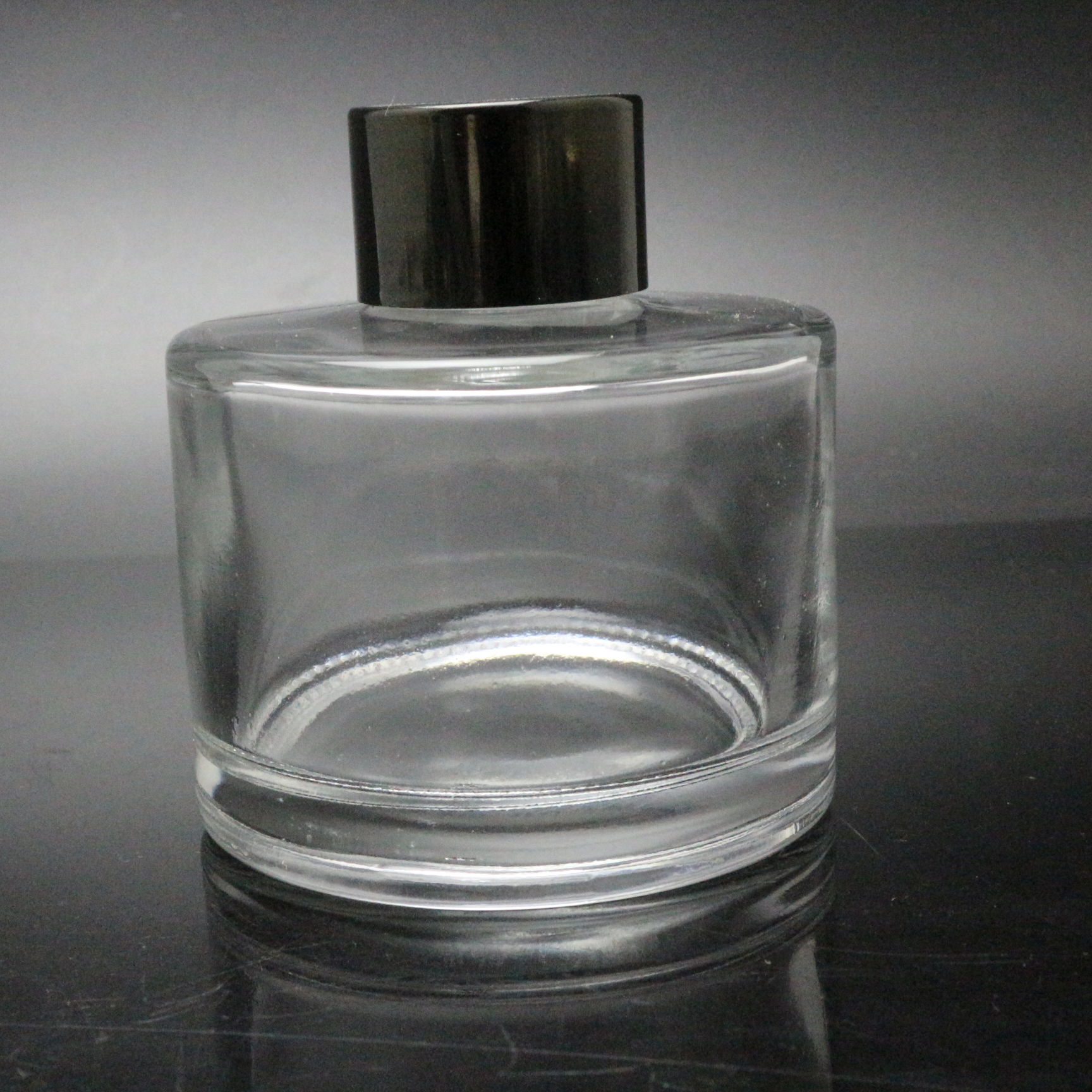 Glass Diffuser Bottle 200ml Round with Sealing Plug and Black Screw Cap 125ml