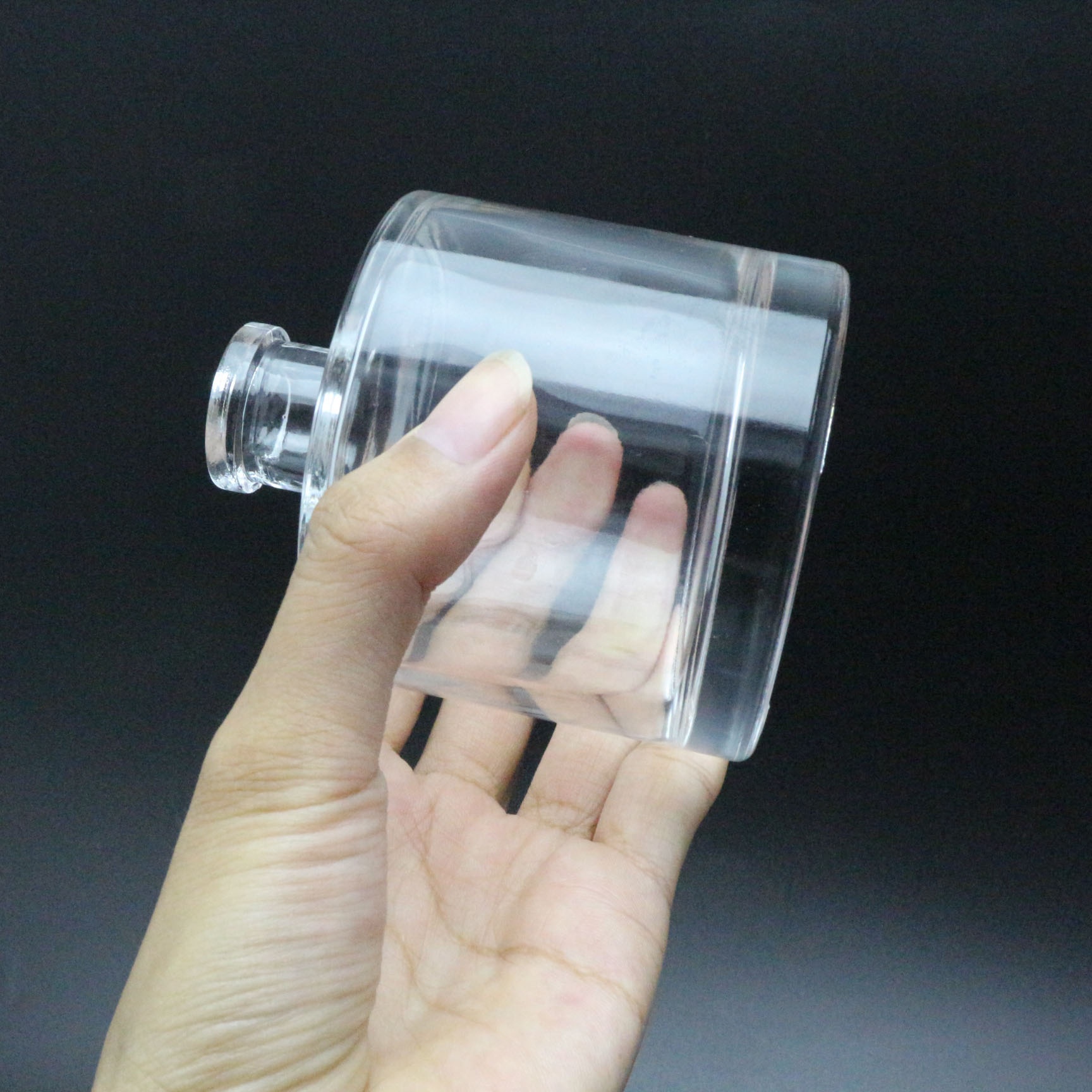 PriceList for Plastic Mineral Water Bottle - 200ml Karen Glass Decanter Diffuser Bottle Round – Linlang