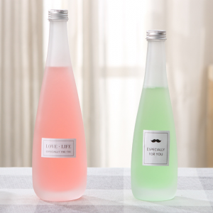 بالجملة واضح مختلفة عصير مقاسات الجليد النبيذ الزجاج زجاجة التعبئة والتغليف مع أنواع من الأغطية