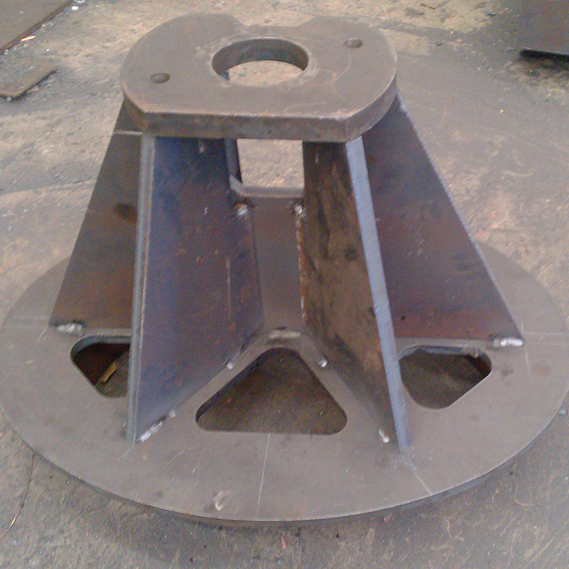 Welded connection bracket