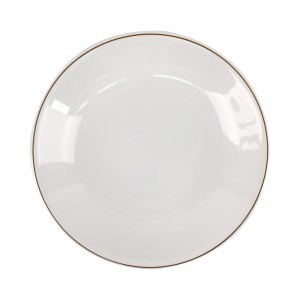 طبق مسطح للحلوى من الميلامين الإبداعي مع خلفية بيضاء وطبق عشاء مسطح من السوشي الغربي بحافة ذهبية