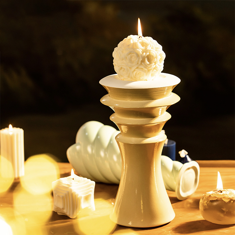 Climb-shaped Art Creative White Pottery Candle Holders Featured Image