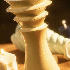 Climb-shaped Art Creative White Pottery Candle Holders