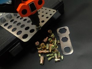 Labor-saving handle riveter