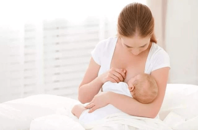 How to express milk by hand and suck milk with a breast pump while breastfeeding? New mothers must read!