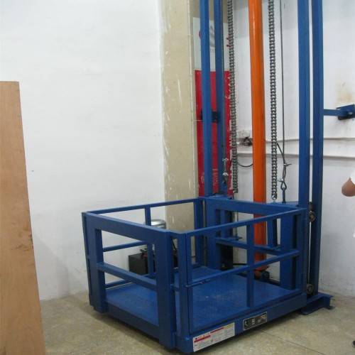 Warehouse vertical hydraulic cargo lift