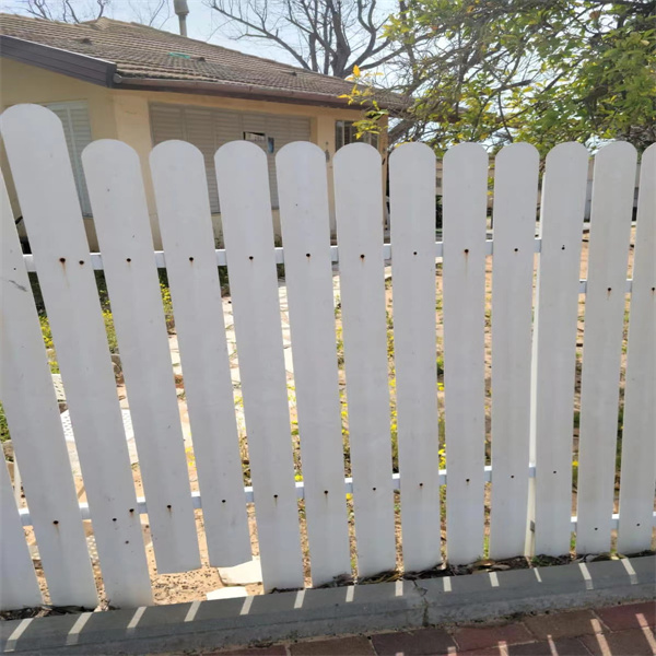 Nabubulok ba ang PVC Fence? Isang Pangunahing Bentahe ng Mga Plastic Fence Panel