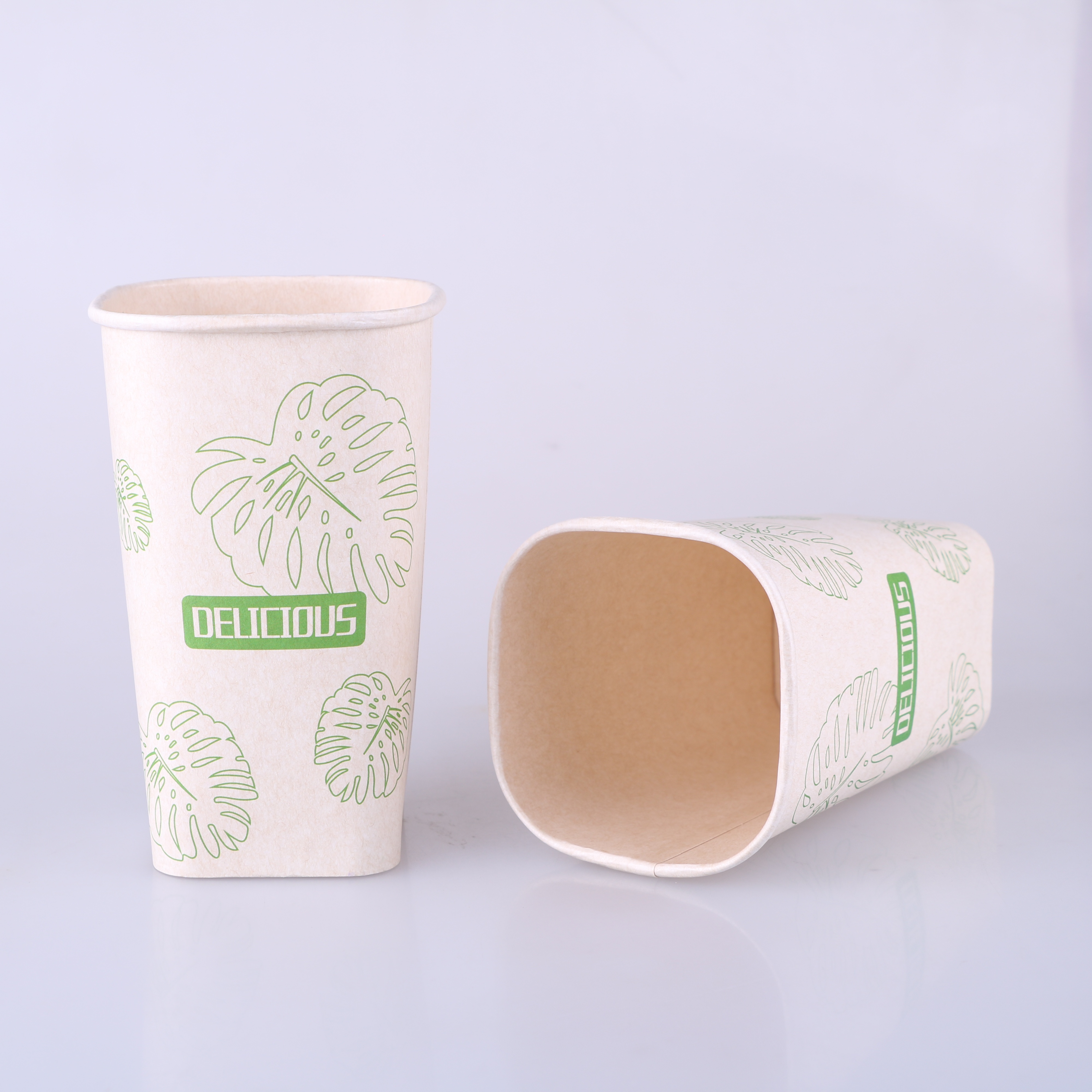 16 onse ekovriendelike vierkantige papierkoffiebekers met logo en plastiekdeksel vir warmdrankverpakking