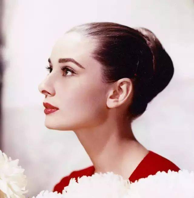 Audrey Hepburn Practiced Yoga For A Lifetime, Yoga Popular Again After 50 Years!