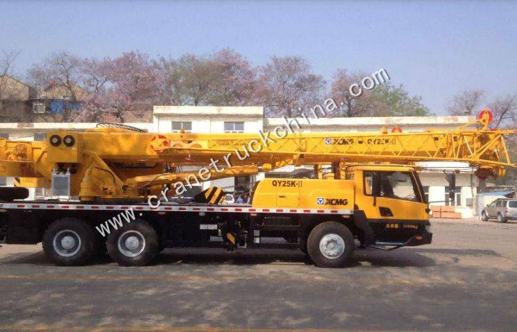 Customer order XCMG 25t truck crane
