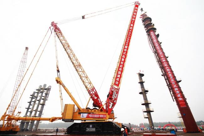 2,000-ton Crawler Crane of XCMG Participating into Construction of Wuhan 800,000-ton Ethylene Project for the First Time