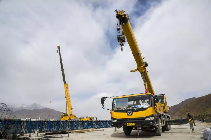 40 XCMG cranes propping up Lhasa Convention and Exhibition Center at the top of the world!