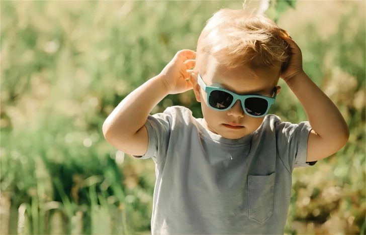 Should Children Wear Sunglasses When Traveling In Summer?