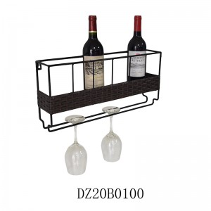 Bastidor de 6 vins muntat a la paret amb 6 suports per copes de vi de metall i teixit de vímet