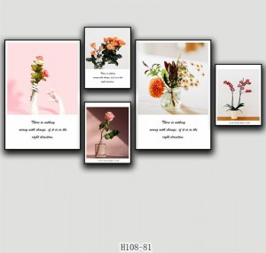 Schöne fünfteilige Kombination aus dekorativem Blumenwand-Bilderrahmen