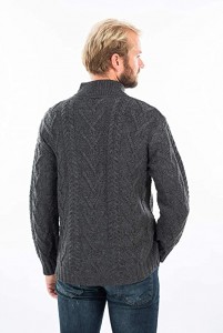 Ирландиялық балықшы тоқылған меринос жүнінен жасалған ерлерге арналған қысқы жемпір пуловері.
