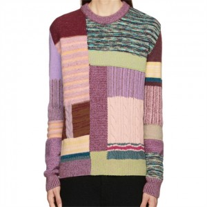 Niestandardowy wielokolorowy patchworkowy sweter z okrągłym dekoltem i długimi rękawami