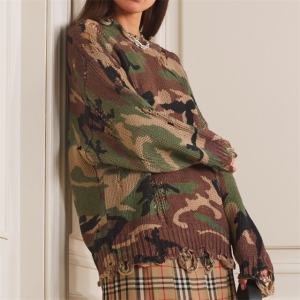 Modischer, cooler, übergroßer Baumwollpullover mit Distressed-Camouflage-Print