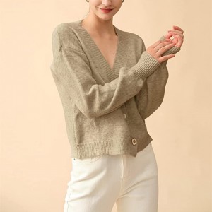 Жіночий повсякденний светр-джемпер з довгими рукавами і ґудзиками