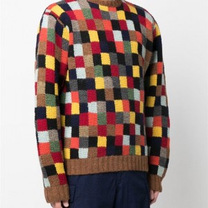 Популярен мъжки плетен пуловер с цветно каре и кръгло деколте
