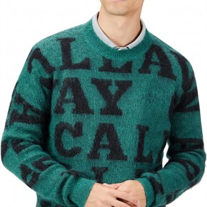 Чоловічий в'язаний светр з мохеру з круглим вирізом і монограмою з жаккарда.