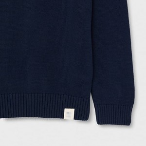 Napakalambot ng materyal na Ma Variety Men's half zip pullover sweater.