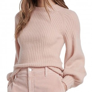 Nežen rebrast pulover iz čiste volne v roza mehki vetrovi