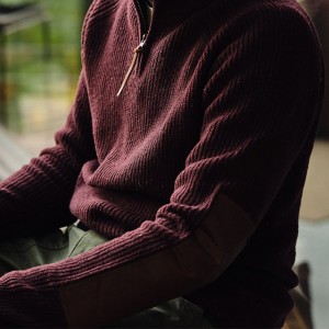 Pánský pletený svetr se zapínáním na zip a kulatým výstřihem