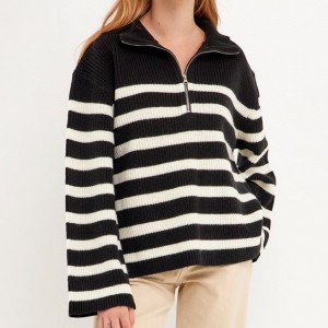 Нов женски џемпер на црно-беле пруге, лабав и удобан