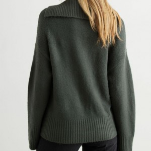 Jednobojni ženski zeleni džemper od kašmira s V-izrezom