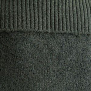 Jednobojni ženski zeleni džemper s V-izrezom od kašmira